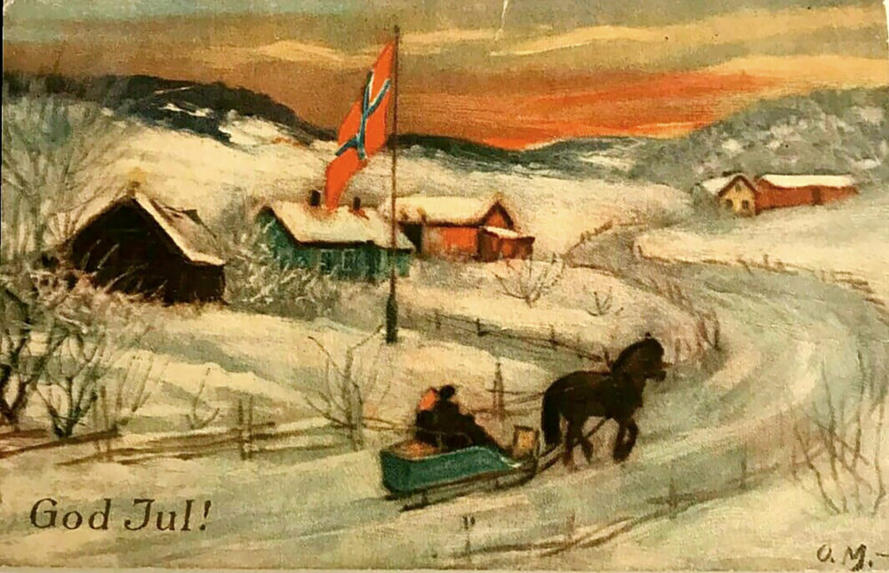 Illustrasjon: Et gammelt julekort i farger av en hest og slede som er på vei til en liten grend med noen små hus i et landskap dekket av snø. Utenfor det første huset er det heist et norsk flagg. Det står God jul! i venstre hjørne.
