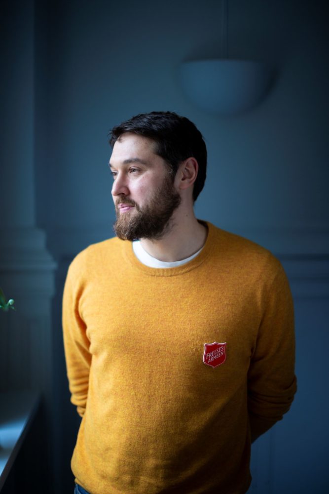 Evghenii Tribuhovski er til daglig miljøterapeut på Migrasjonssenteret Frelsesarmeen driver.