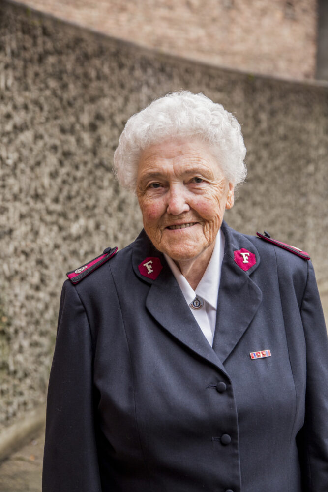 Portrett av Kelly Smevik i uniform